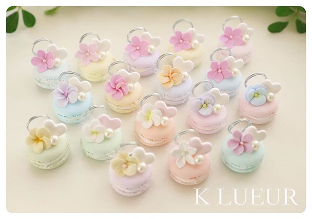 【本日発送いたしました商品 ①】・マカロンカードスタンド・南国風のお花をミックスでとリクエスト頂きましたので、プルメリアやハイビスカスなどもお入れして♪・心を込めてお作りさせていただきました。ご注文誠にありがとうございました♪ ・・・ご注文は、メールまたはwebshopよりお願いいたします。・️K LUEUR Wedding webshophttps://klueur.saleshop.jp・1dayレッスン、クレイアーティストコースのお問い合わせは、HPまたはメールよりお願いいたします。 ・【Mail】info@klueur.com【HP】http://klueur.com/・・ ・ ・＊＊＊#リングピロー #ウェディング #結婚式 #結婚祝い #プレゼント #クレイケーキ教室 #ウェディングアイテム #ウェルカムボード #クレイケーキ #clayart #ディプロマ#手作り #マカロンタワー #教室 #ハンドメイド #ディスプレイ #前撮り #日本クレイアート協会 #ringpillow #ティファニーブルー #クレイ#プチギフト #女子力アップ #ベビーシャワー #マカロン#横浜#clay #習い事 #wedding#プレ花嫁