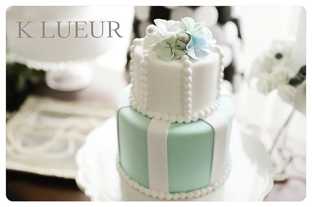生徒さま作品【クレイアーティストコース】フリルフラワーとパールの2段ケーキ・お花がふんわりとしてとても可愛らしいですね(*´ｰ`*)色合いも綺麗です。・お疲れさまでした♪・1dayレッスン、クレイアーティストコースのお問い合わせは、HPまたはメールよりお願いいたします。 ・【Mail】info@klueur.com【HP】http://klueur.com/・・ご注文は、メールまたはwebshopよりお願いいたします。・️K LUEUR Wedding webshophttps://klueur.saleshop.jp・ ・＊＊＊#リングピロー #ウェディング #結婚式 #結婚祝い #プレゼント #クレイケーキ教室 #ウェディングアイテム #ウェルカムボード #クレイケーキ #clayart #ディプロマ#手作り #マカロンタワー #教室 #ハンドメイド #ディスプレイ #前撮り #日本クレイアート協会 #ringpillow #ティファニーブルー #クレイ#プチギフト #女子力アップ #ベビーシャワー #マカロン#横浜#clay #習い事 #wedding#プレ花嫁