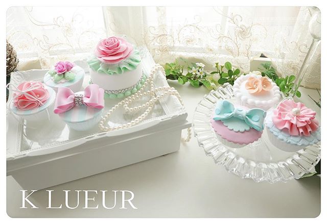 【体験レッスン】カップケーキローズとフリルのクレイケーキ・・カップケーキ6個とクレイケーキをお作り頂きました。1つ1つ丁寧でとても綺麗に仕上がりましたね♪お色も統一感があり、並べるとさらに素敵です(*´ｰ`*)次回からよろしくお願いします。・お疲れさまでした♪・1dayレッスン、クレイアーティストコースのお問い合わせは、HPまたはメールよりお願いいたします。 ・【Mail】info@klueur.com【HP】http://klueur.com/ ・・※お問い合わせ頂きます際、メールアドレスの誤りによりメールがお送りできないことが多くなっております。2日以内にこちらよりご連絡がなかった場合は、恐れ入りますが【info@klueur.com】まで直接ご連絡くださいますようお願いいたします。・ご注文は、メールまたはwebshopよりお願いいたします。・️K LUEUR Wedding webshophttps://klueur.saleshop.jp・ ・＊＊＊#リングピロー #ウェディング #結婚式 #結婚祝い #プレゼント #クレイケーキ教室 #ウェディングアイテム #ウェルカムボード #クレイケーキ #clayart #ディプロマ#手作り #マカロンタワー #教室 #ハンドメイド #ディスプレイ #前撮り #日本クレイアート協会 #ringpillow #ティファニーブルー #クレイ#プチギフト #女子力アップ #ベビーシャワー #マカロン#横浜#clay #習い事 #wedding#プレ花嫁