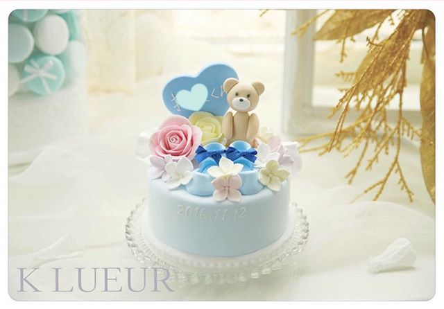 【オーダー品】本日発送いたします商品②ベビーケーキです♪・お名前とお誕生日、体重を入れて♡・心を込めてお作りさせて頂きました♪・ご注文誠にありがとうございました♪＊お問い合わせはHPまたはメールよりお願いいたします。info@klueur.com＊ご注文はメールまたは下記よりお願いいたします♪https://www.creema.jp/c/k-lueur＊＊＊#リングピロー #ウェディング #結婚式 #結婚祝い #プレゼント #クレイケーキ教室 #ウェディングアイテム #ウェルカムボード #クレイケーキ #clayart #ディプロマ#手作り #マカロンタワー #教室 #ハンドメイド #ディスプレイ #前撮り #日本クレイアート協会 #ringpillow #ティファニーブルー #クレイ#プチギフト #女子力アップ #ベビーシャワー #マカロン#横浜#clay #習い事 #wedding#プレ花嫁