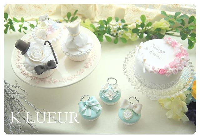 【オーダー品】本日発送いたします商品②・リングピロー新郎新婦様モチーフカップケーキミニカップケーキスタンド・心を込めてお作りさせて頂きました。・素敵な結婚式となりますことを心よりお祈りしております♡・ご注文誠にありがとうございました♪＊お問い合わせはHPまたはメールよりお願いいたします。info@klueur.com＊ご注文はメールまたは下記よりお願いいたします♪https://www.creema.jp/c/k-lueur＊＊＊#リングピロー #ウェディング #結婚式 #結婚祝い #プレゼント #クレイケーキ教室 #ウェディングアイテム #ウェルカムボード #クレイケーキ #clayart #ディプロマ#手作り #マカロンタワー #教室 #ハンドメイド #ディスプレイ #前撮り #日本クレイアート協会 #ringpillow #ティファニーブルー #クレイ#プチギフト #女子力アップ #ベビーシャワー #マカロン#横浜#clay #習い事 #wedding#プレ花嫁